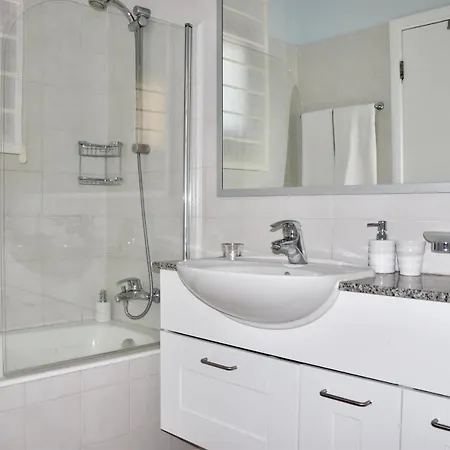 2 Stanze Da Letto, Due Bagni, Spazioso Terrazzo Vista Mare *