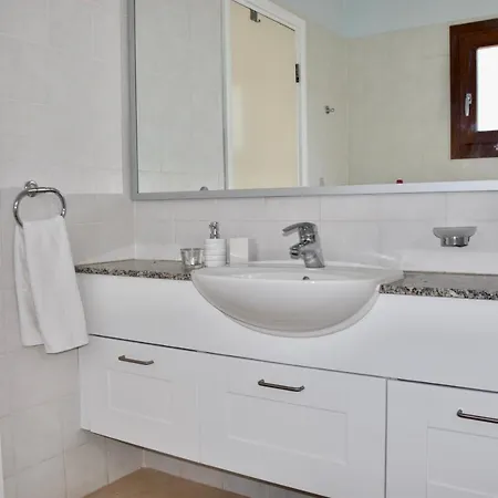 2 Stanze Da Letto, Due Bagni, Spazioso Terrazzo Vista Mare * Kouklia