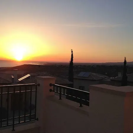 2 Stanze Da Letto, Due Bagni, Spazioso Terrazzo Vista Mare Apartment *