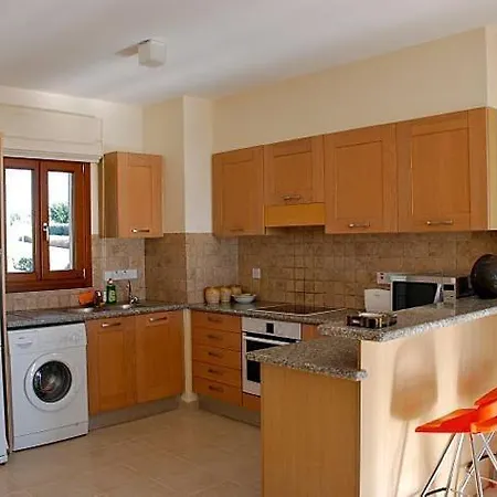 2 Stanze Da Letto, Due Bagni, Spazioso Terrazzo Vista Mare Kouklia